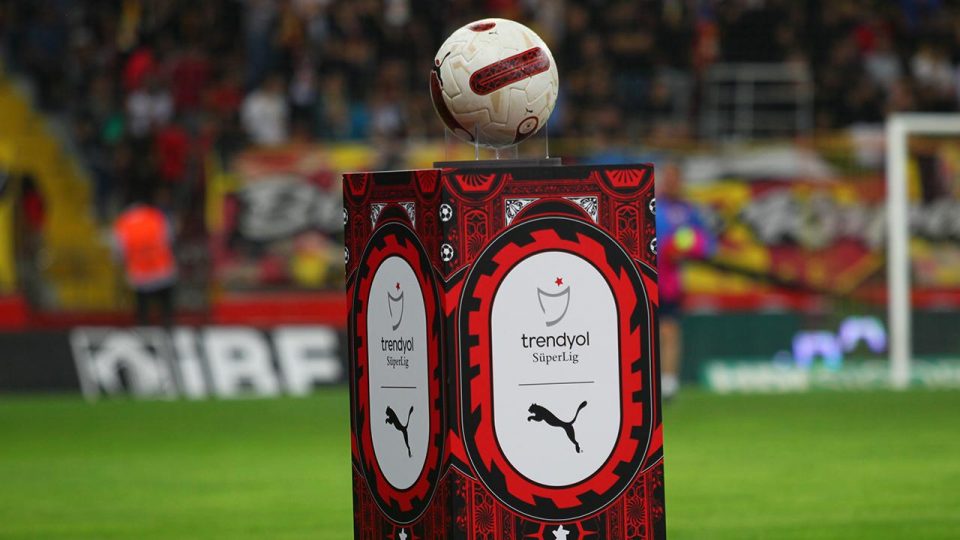 Süper Lig’de yeni transferlerin yaş ortalaması 26,4